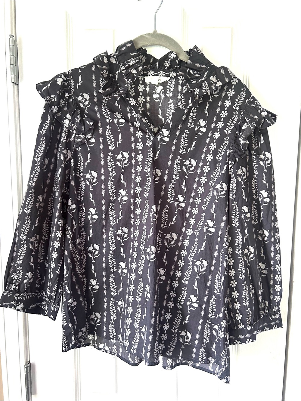Entro Black White Floral Ruffle Long Sleeve Blouse Size Medium